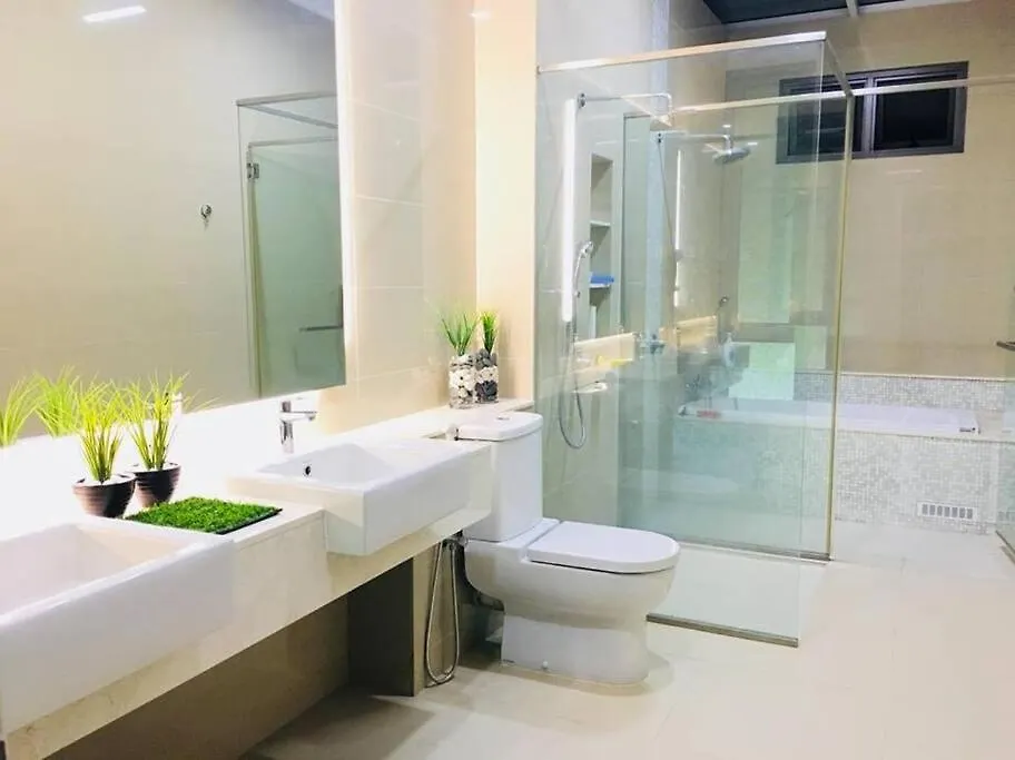 5Br 3Storey Cozy Gelugor Homestay 15Pax 0*,