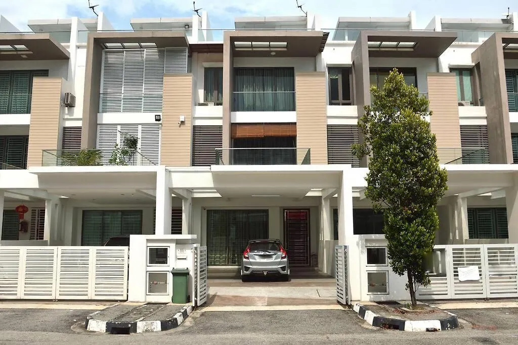 Hébergement de vacances 5Br 3Storey Cozy Gelugor Homestay 15Pax